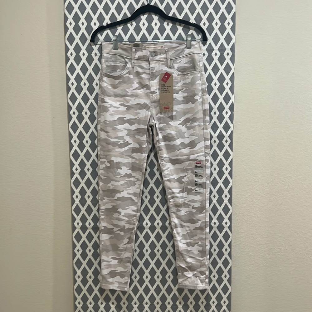 Levi Strauss Co. 720 High-Rise Super Skinny Cropped Desert Camo Jeans Size 4 W27